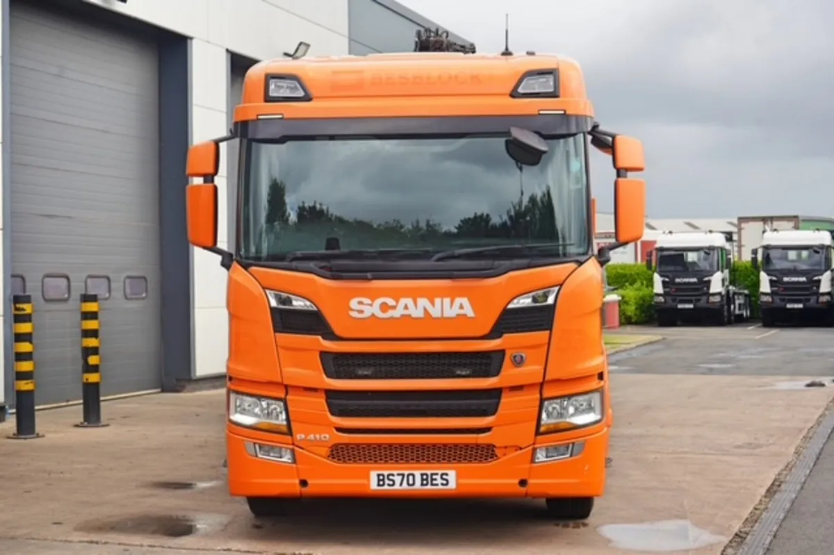 2020 SCANIA P410 8X2 BRICK LORRY &  MIDMUONT CRANE - Image 2