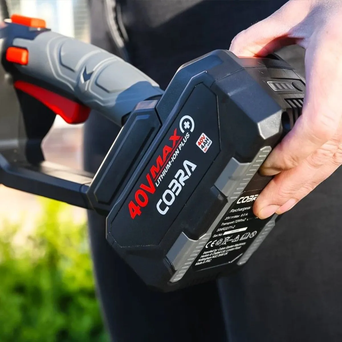 Cobra HT55040VX Cordless Hedgetrimmer - Image 4