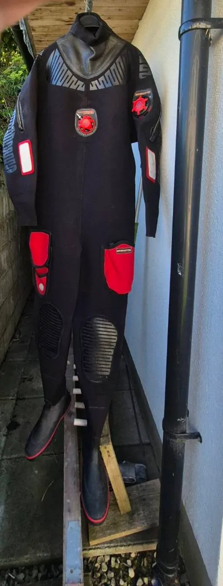 Scuba diving dry suit