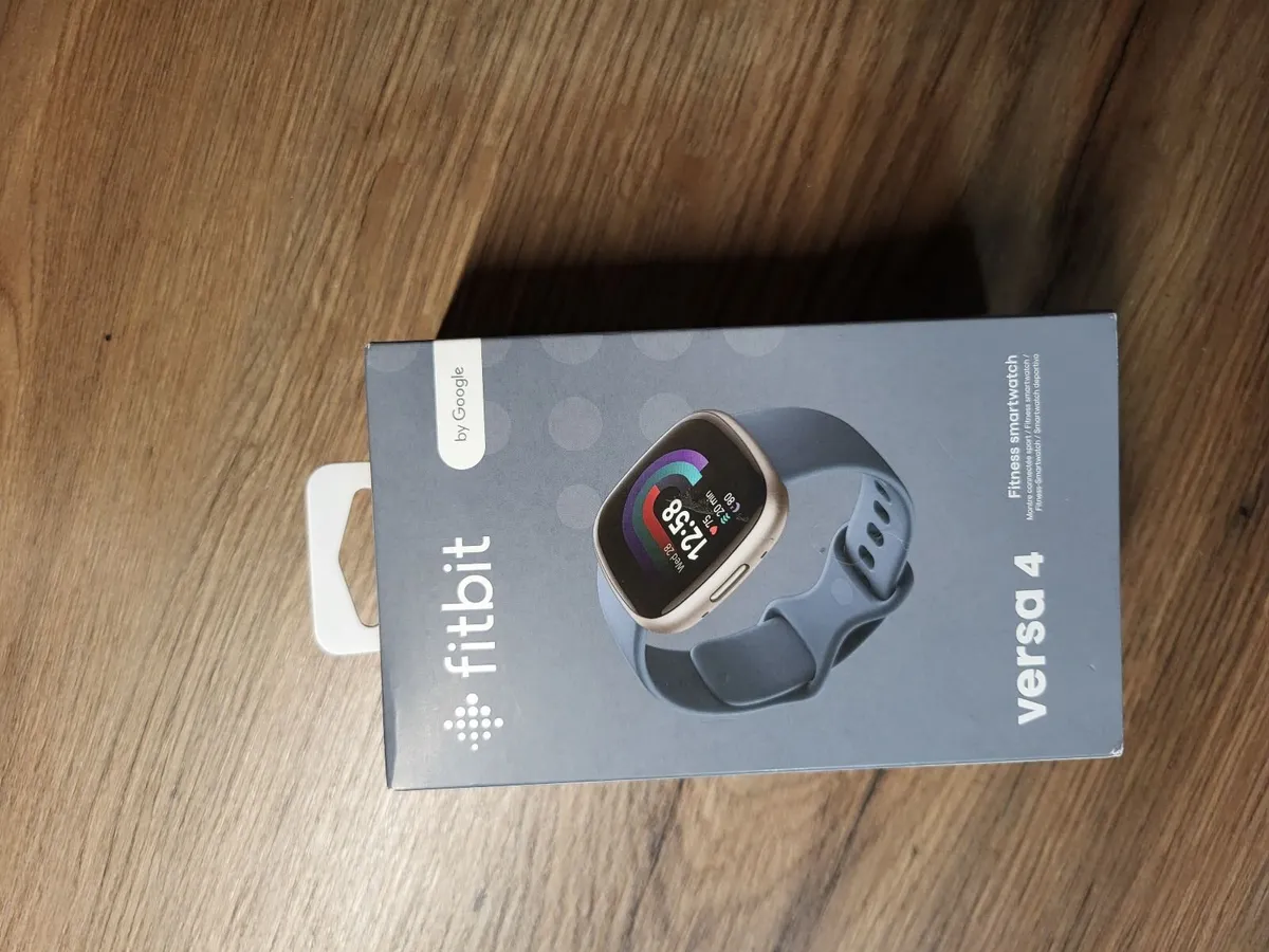 FitBit Versa 4 - Image 1