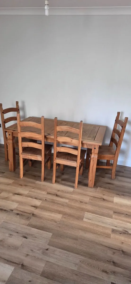 Dining Table and 4 chairs - Image 1