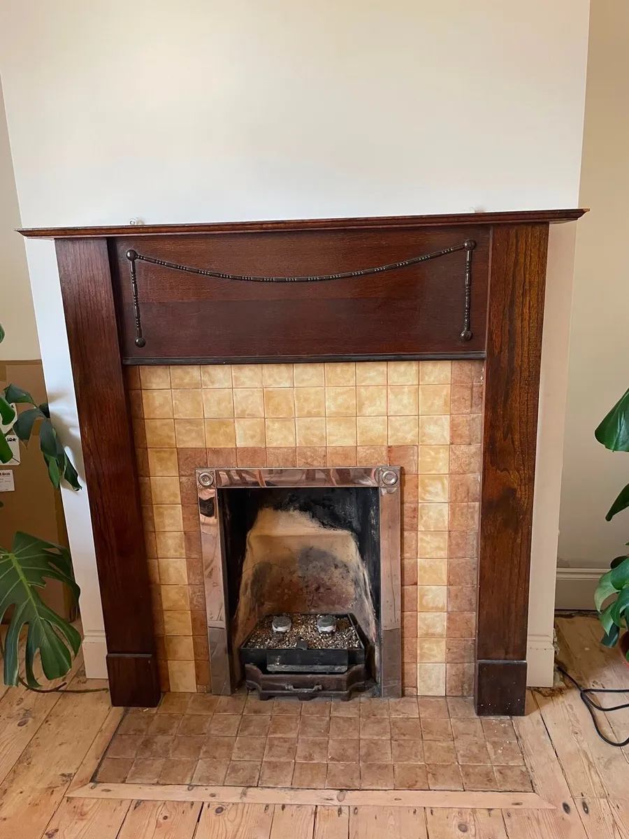 Solid oak fireplace surround - Image 1