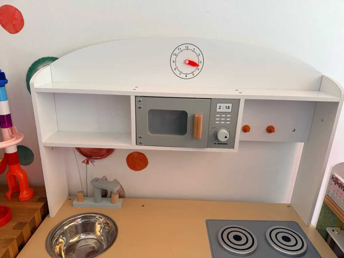 Wooden kids kitchen with accessories - Image 4