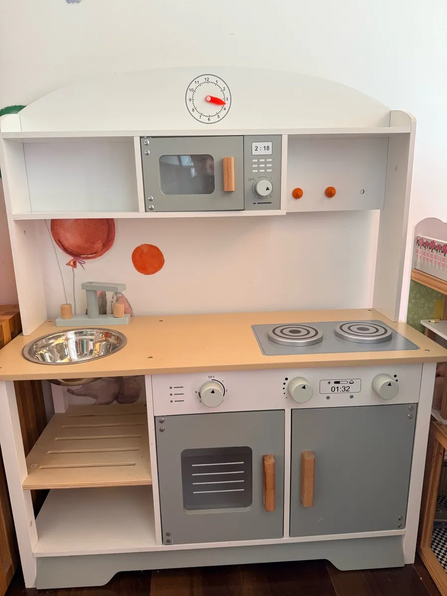 Wooden kids kitchen with accessories - Image 1
