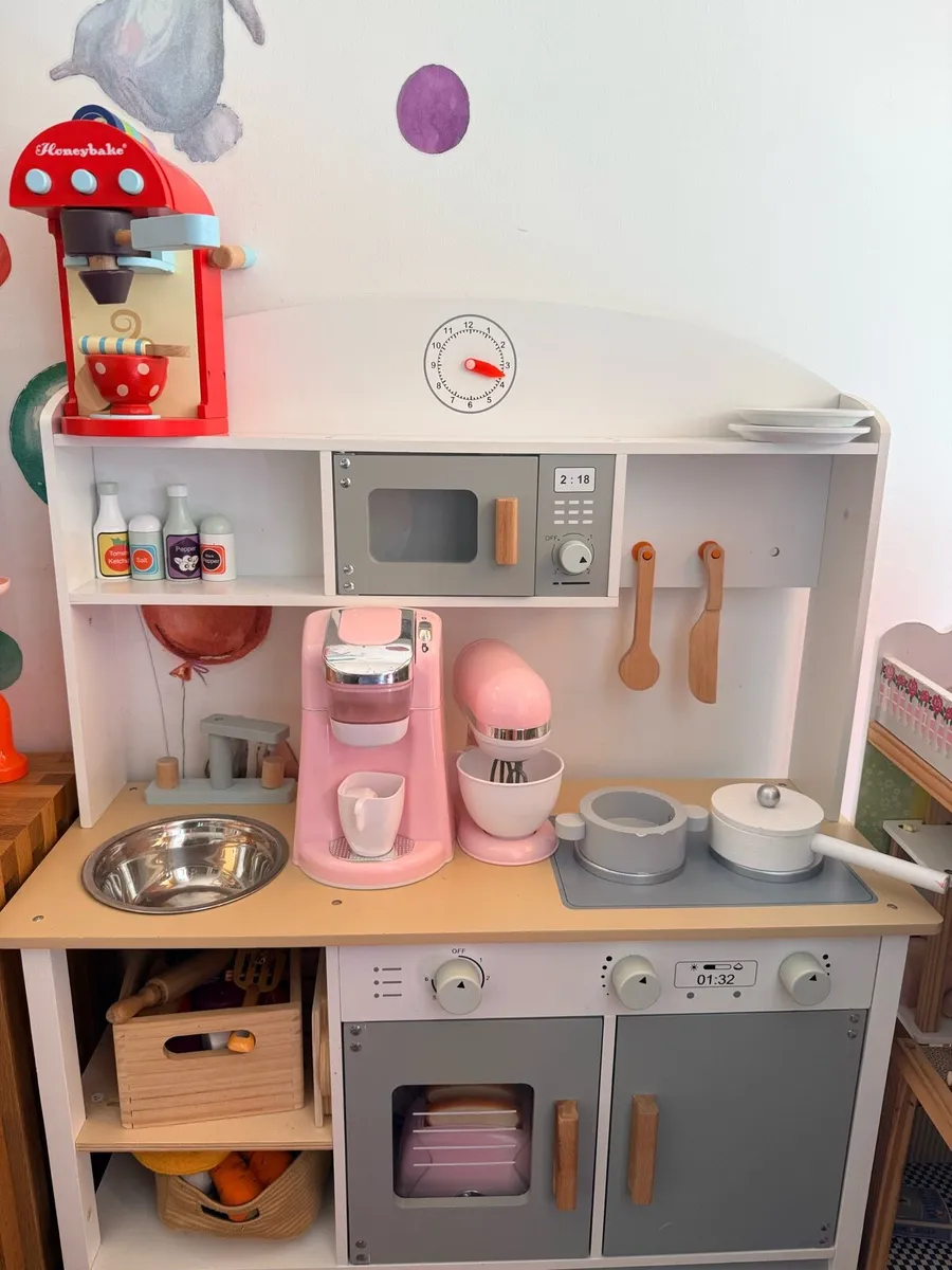 Wooden kids kitchen with accessories - Image 2