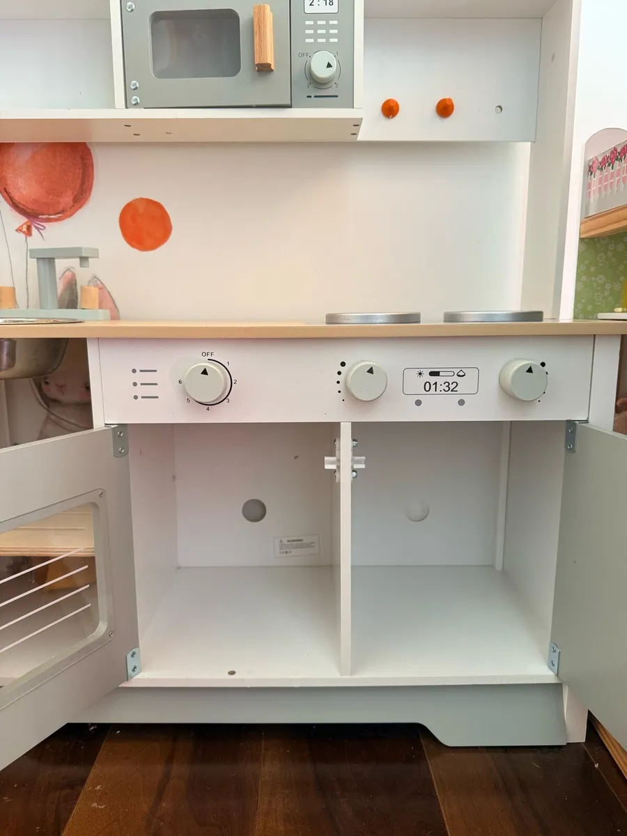 Wooden kids kitchen with accessories - Image 3