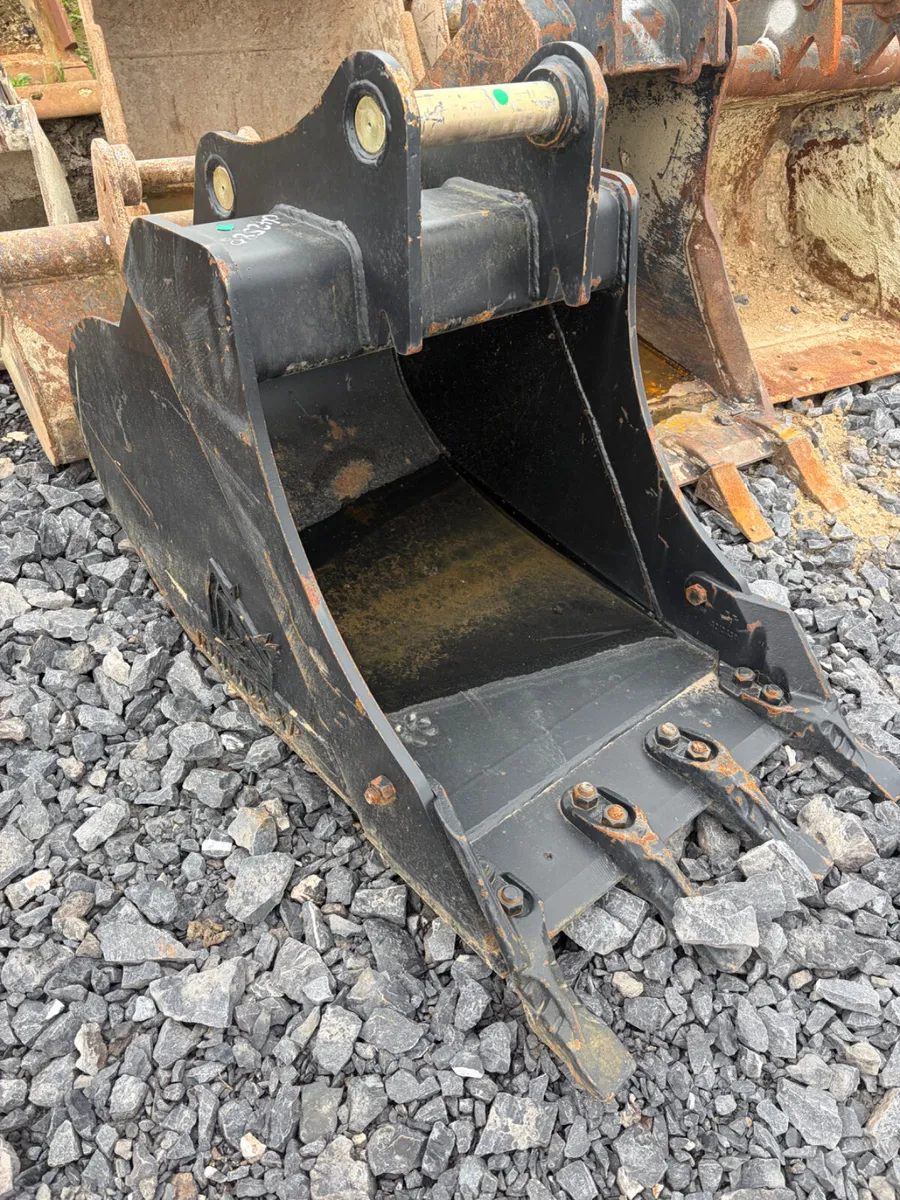 Unused 50mm pin 2ft digging bucket for sale - Image 1