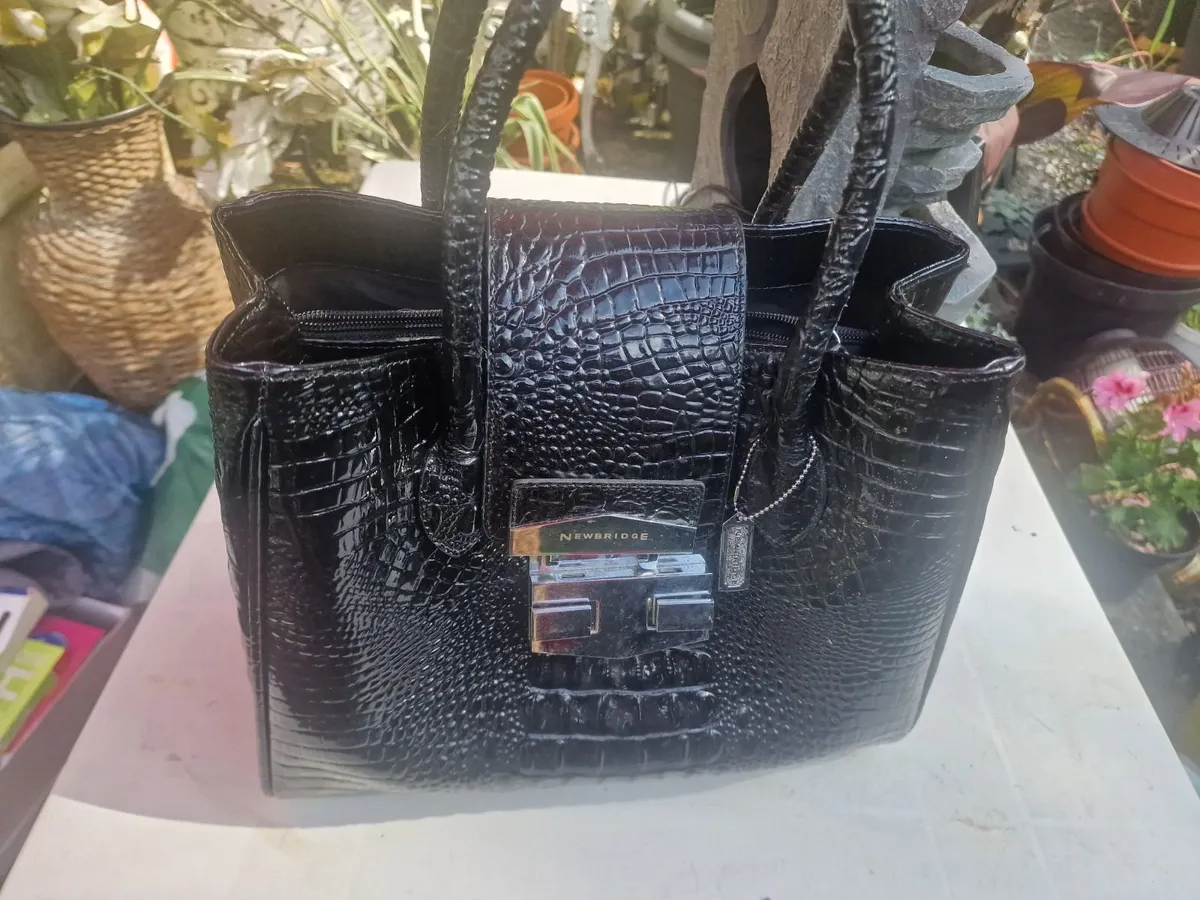Newbridge leather handbag. - Image 1