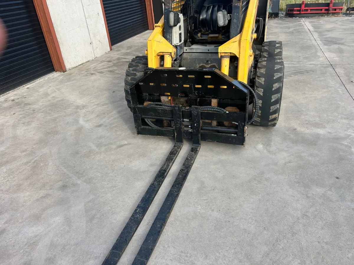 Massey 516 skid steer - Image 4