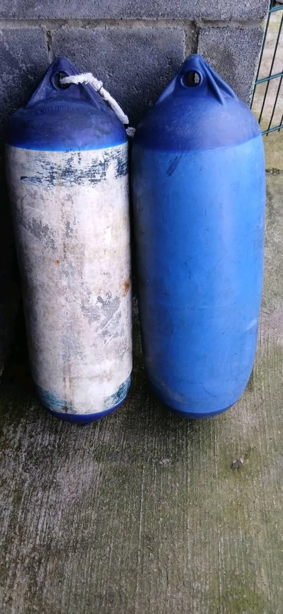 2 fenders - Image 1