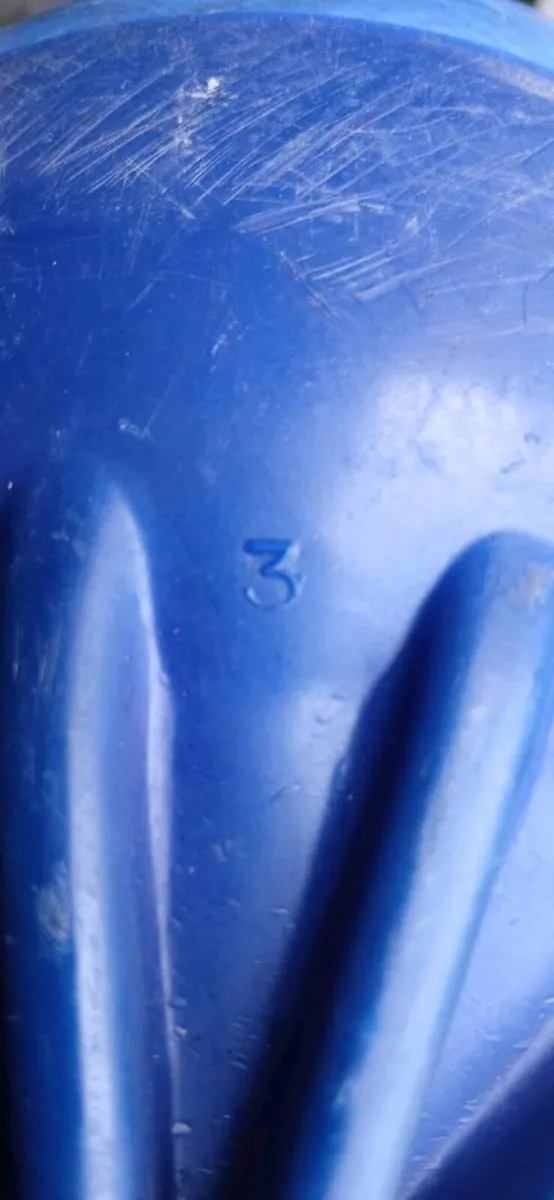 2 fenders - Image 3