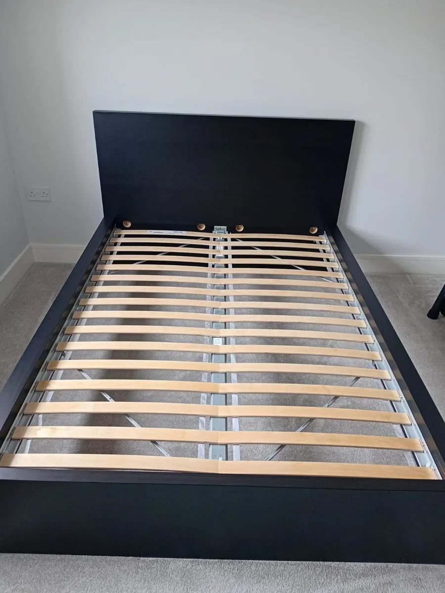Bed frame - Image 1