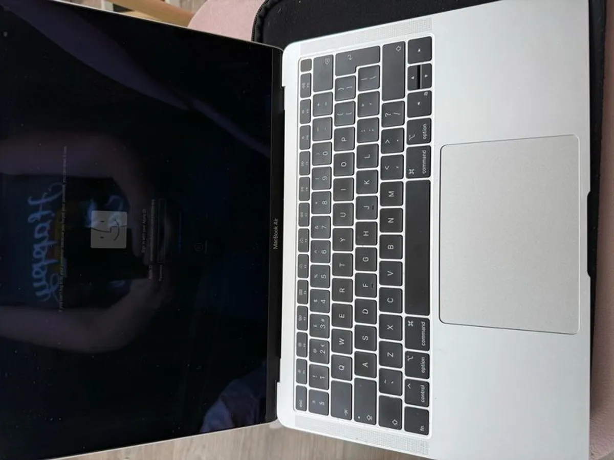 Mac Book Air 13.3 - Image 2