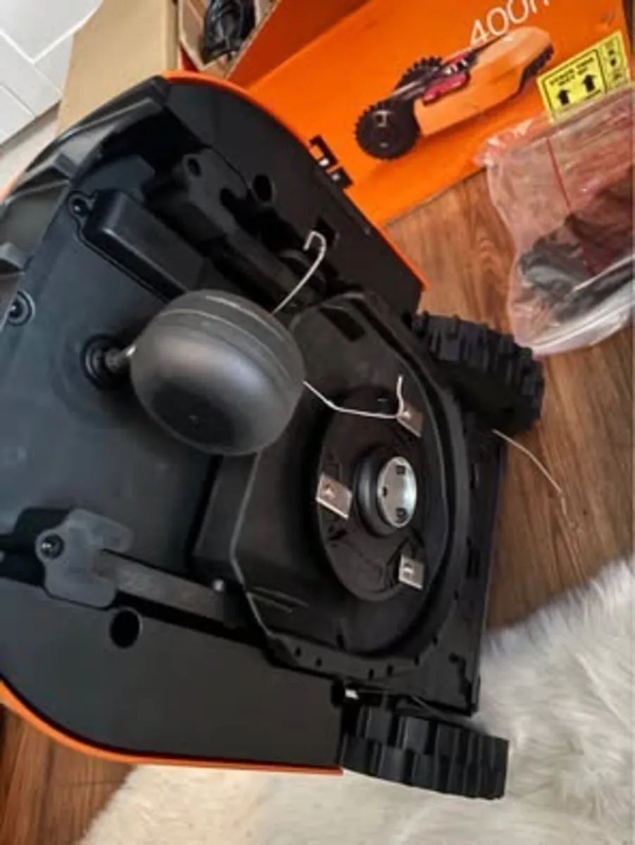 Robotic lawnmower - Image 4
