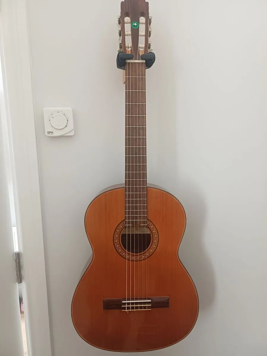 Vintage Aria AC8 classical guitar - Image 1