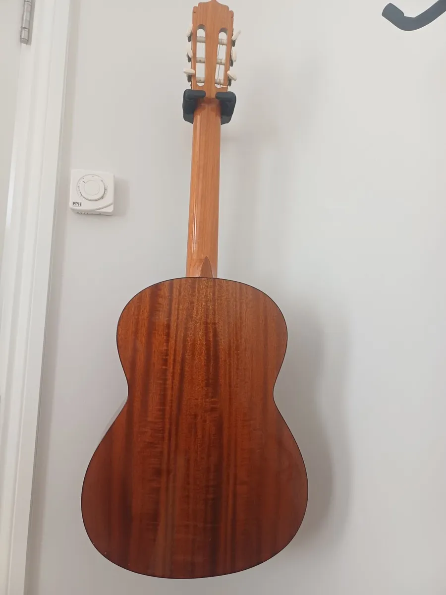 Vintage Aria AC8 classical guitar - Image 2