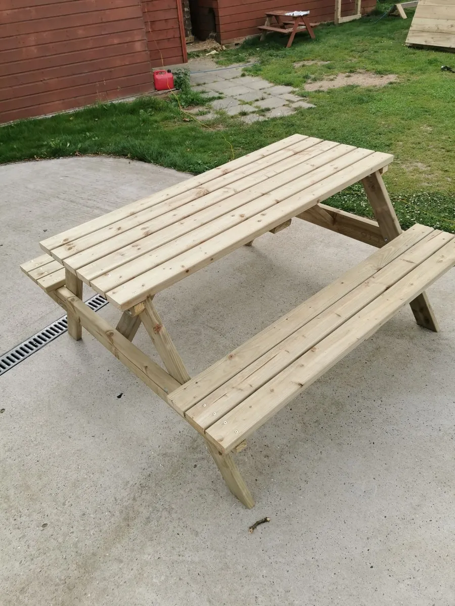Picnic bench - Image 1