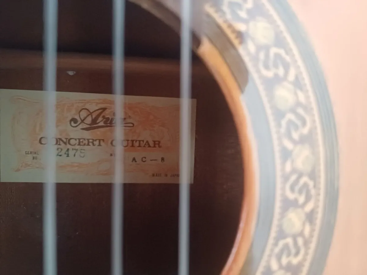 Vintage Aria AC8 classical guitar - Image 3