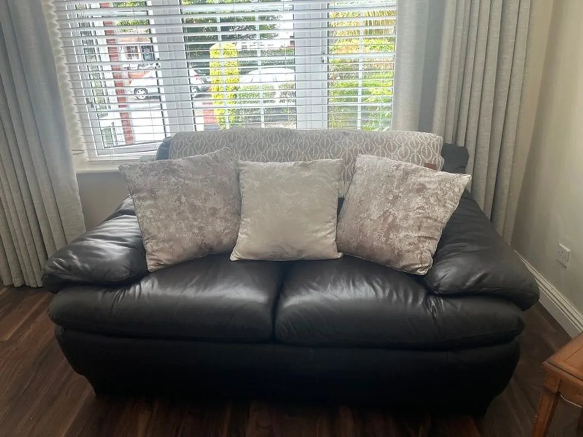 2-seater sofa & 2 armchair's - Image 1