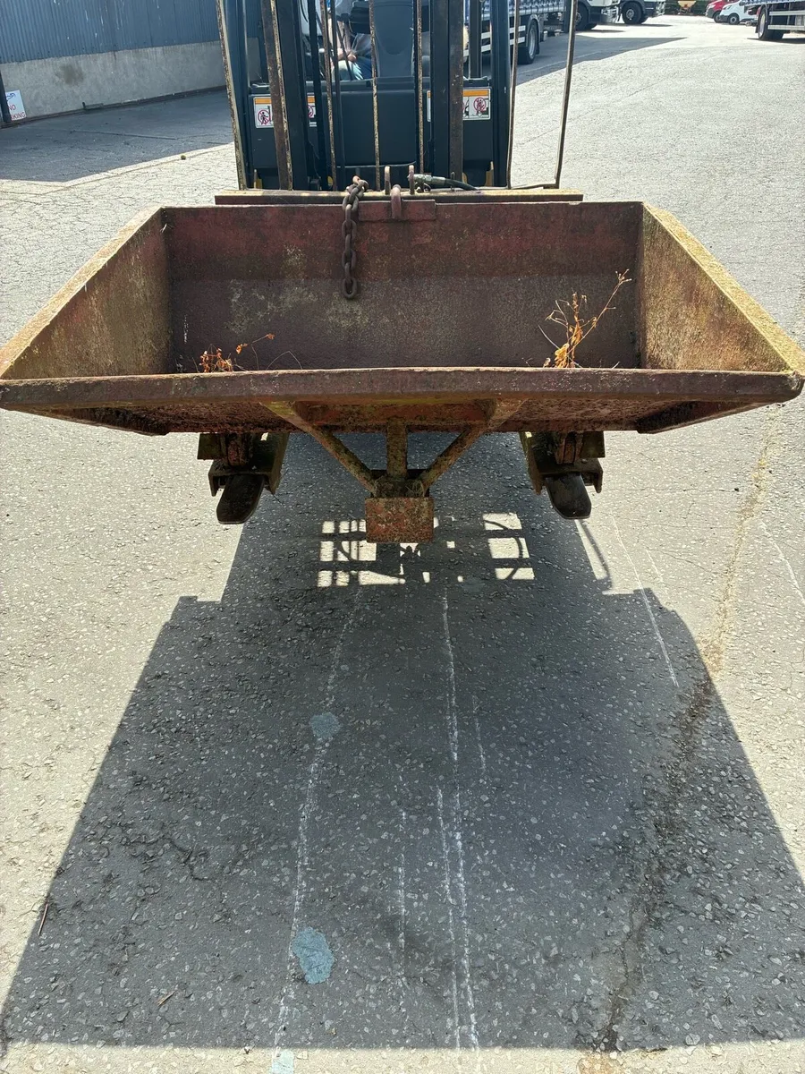 Hydraulic forklift/tractor skip - Image 2