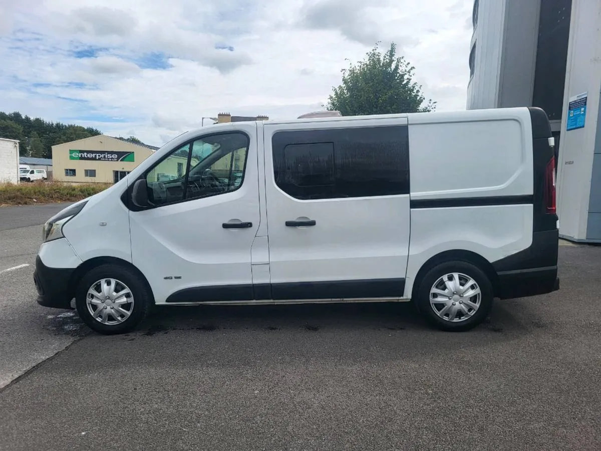 First €5000 can have it👍2016 Renault weekender - Image 3