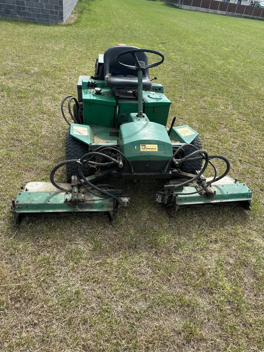 Ransomes gang mower and car trailer - Image 1
