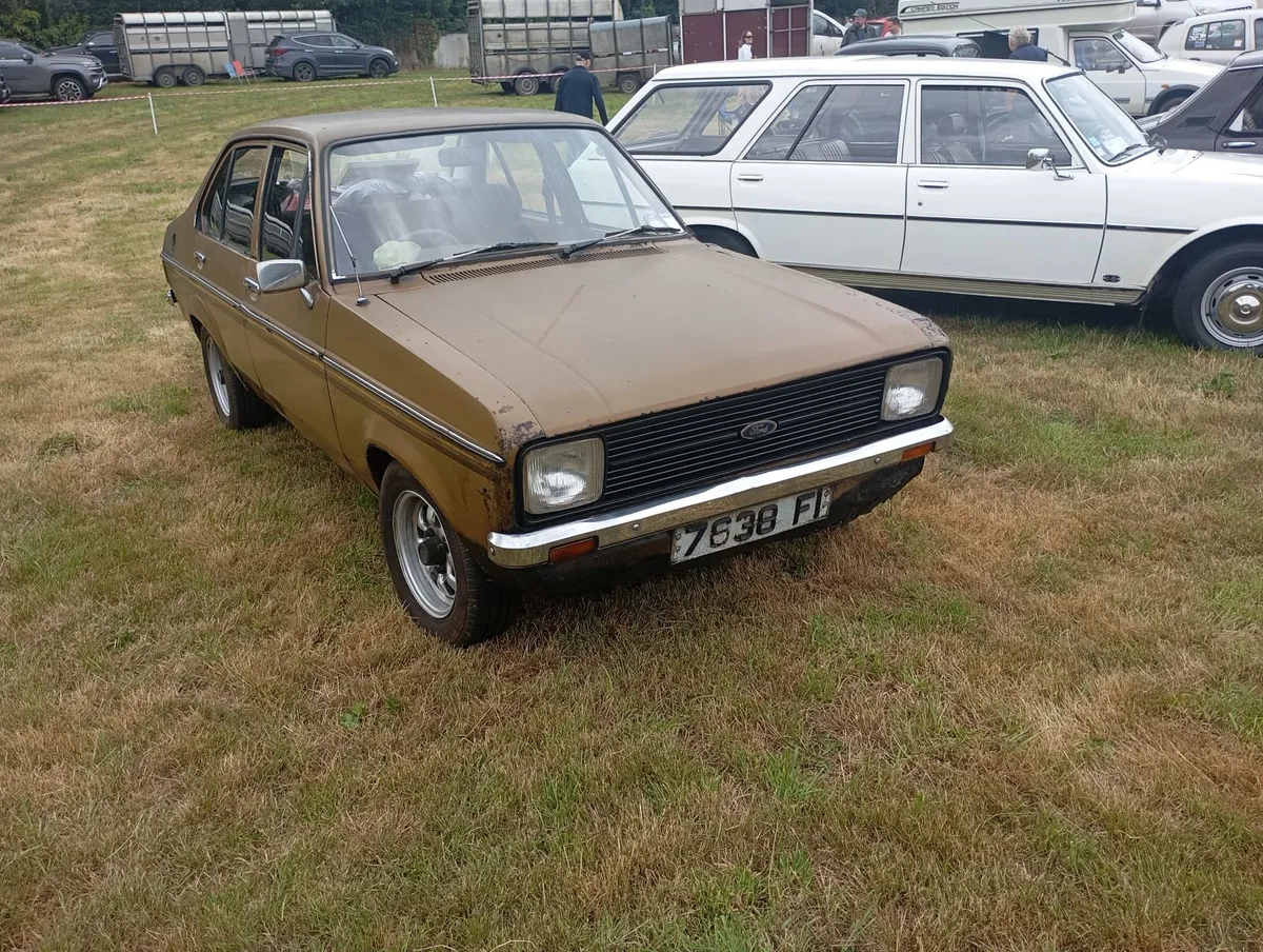 Classic Car Display - Image 4