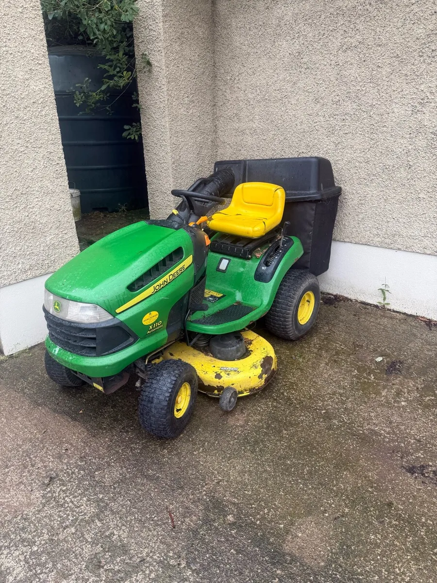 John Deere lawn mower - Image 1