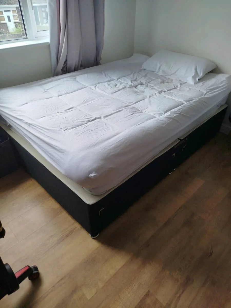 Double Bed - Image 2