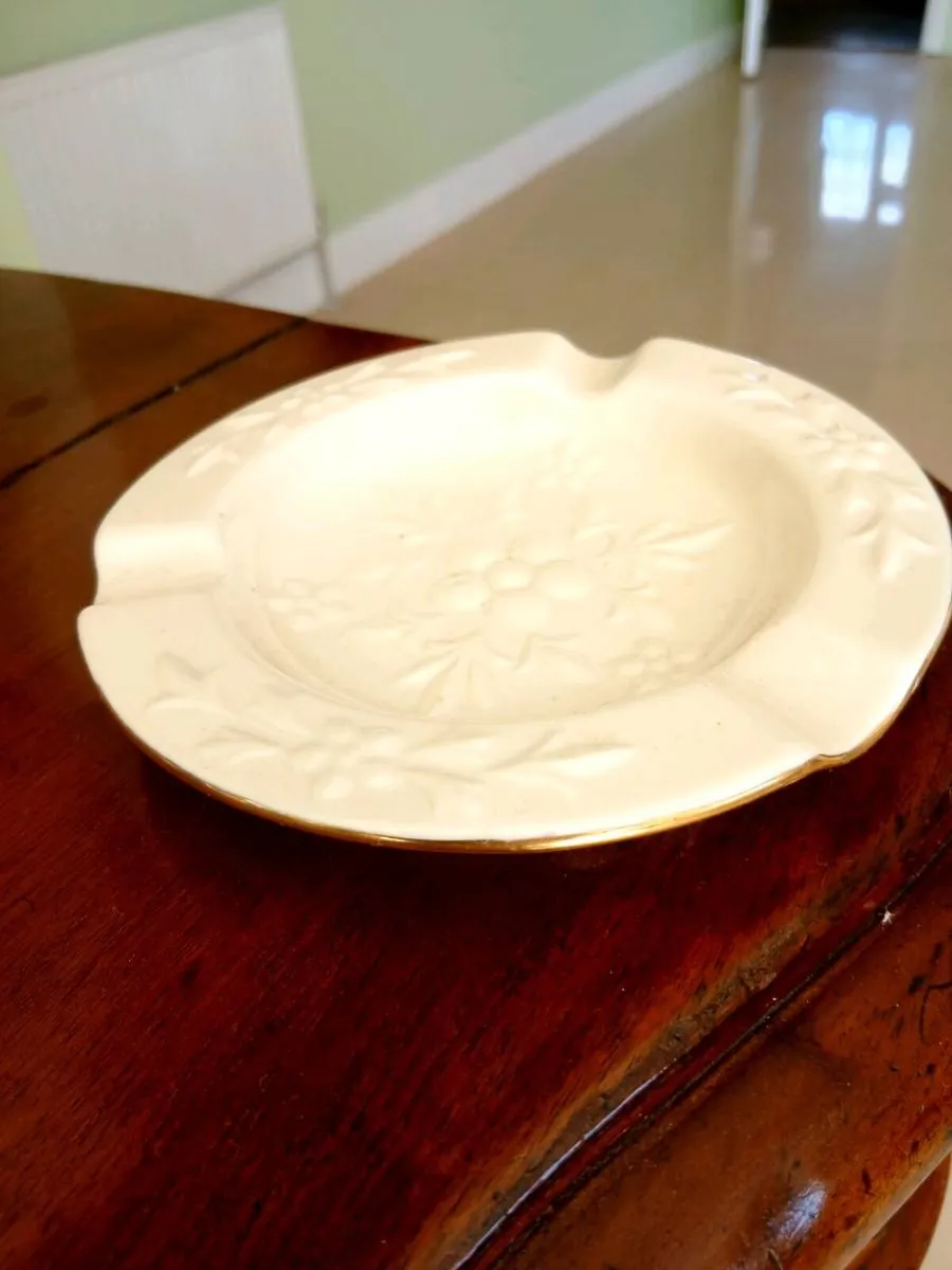 1960s Aynsley fine bone guilded ashtray - Image 1