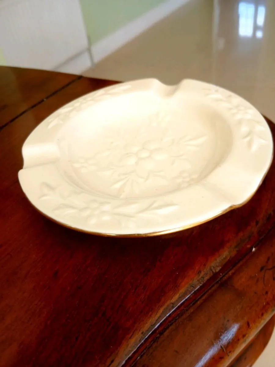 1960s Aynsley fine bone guilded ashtray - Image 4