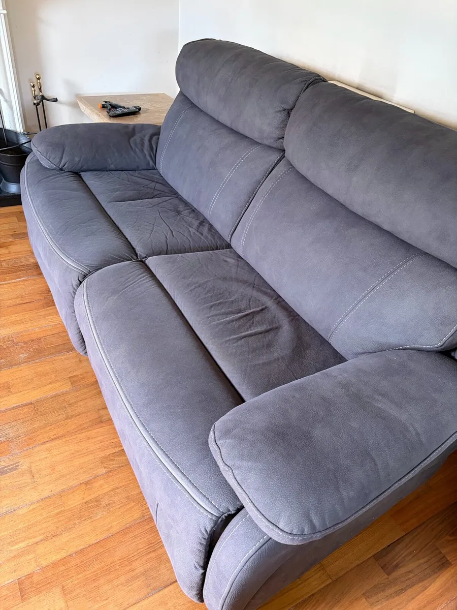 2 seater Couch - Image 1