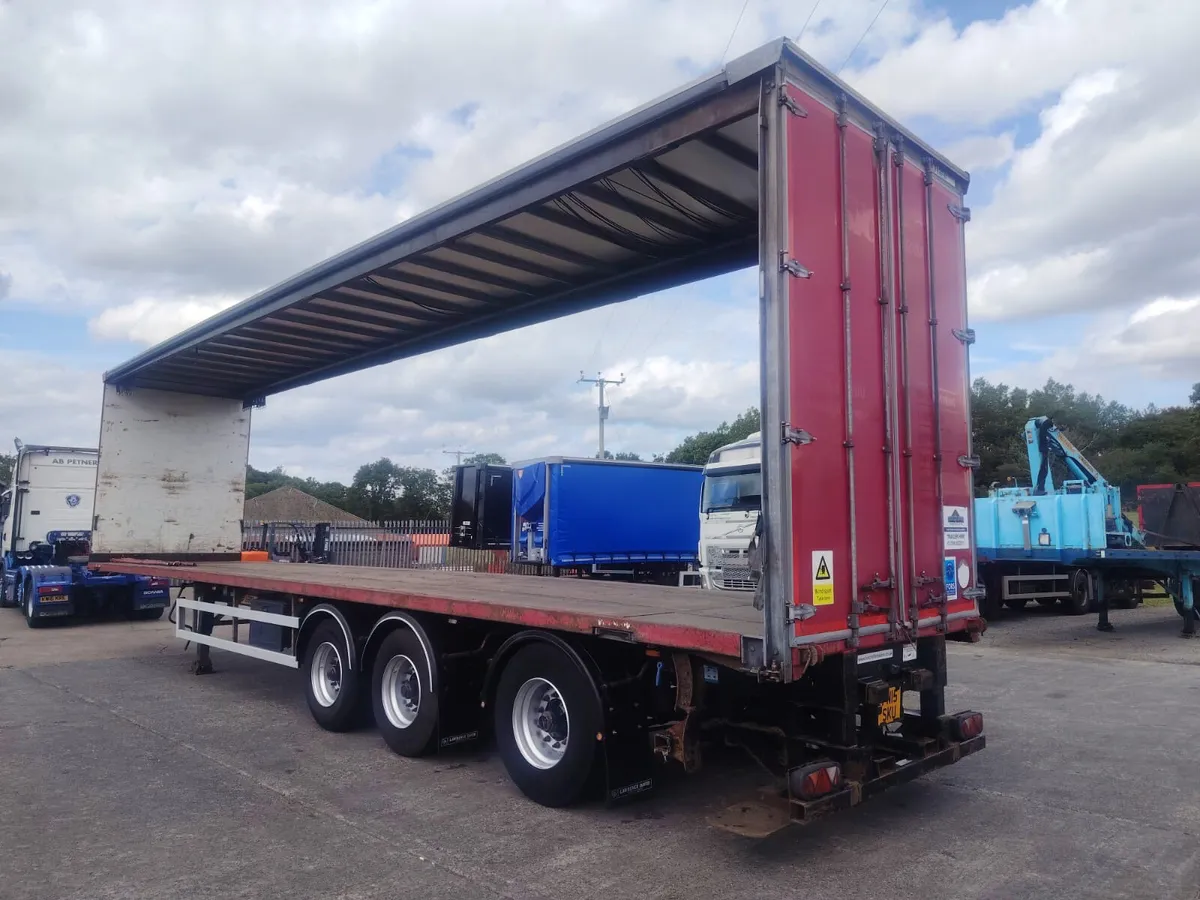2016 Curtainsider trailer Moffet brackets - Image 1