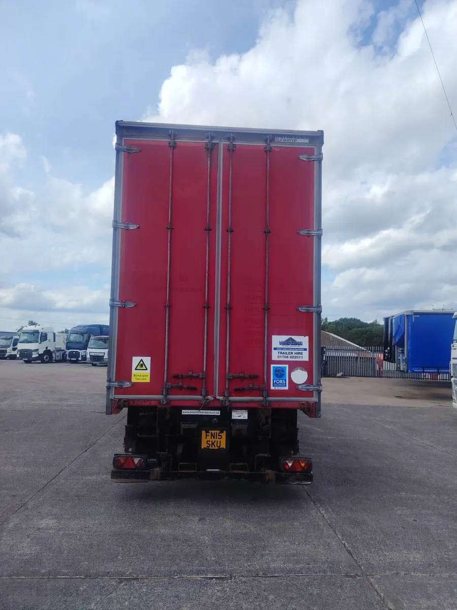 2016 Curtainsider trailer Moffet brackets - Image 4