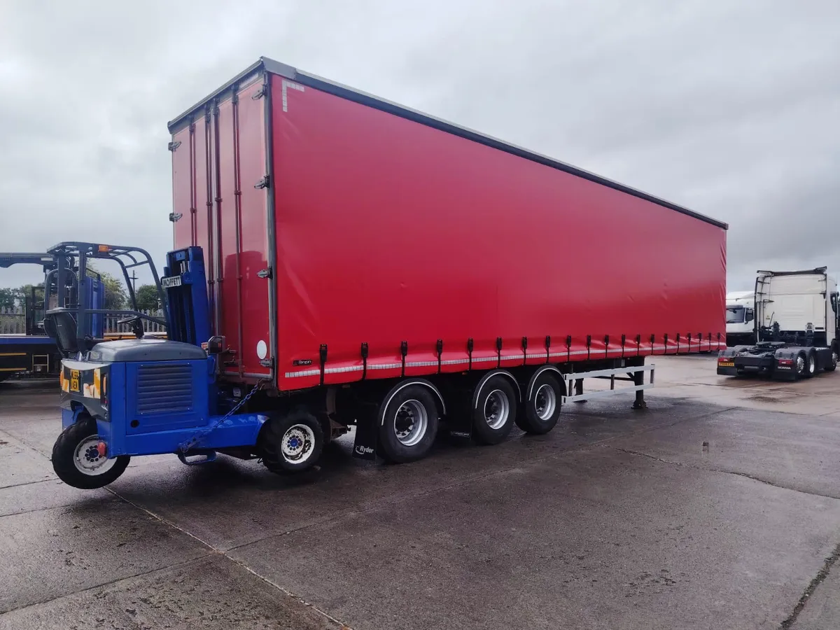 2016 Curtainsider trailer Moffet brackets - Image 3