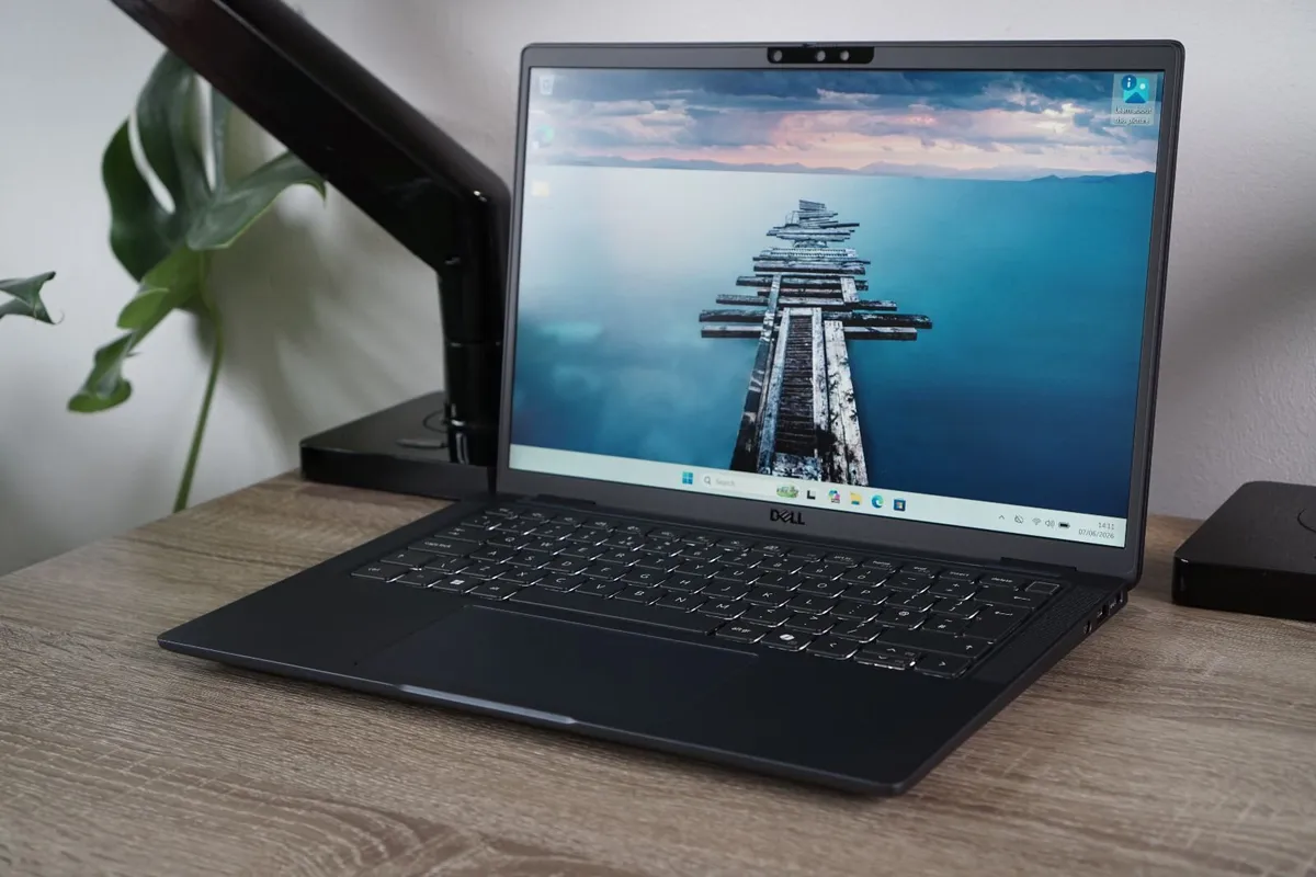 Dell Latitude 7350 13.3" | Ultra 7 165U | 32GB - Image 1