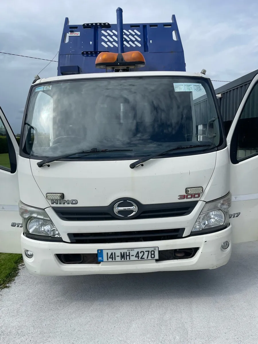 Hino 300 7500 tonne - Image 1