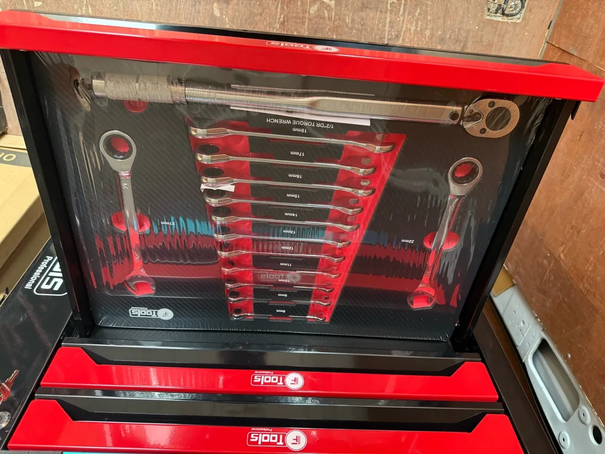 NEW MODEL 8DRAWER TOOL CHEST FULL OF TOOLS - Image 4
