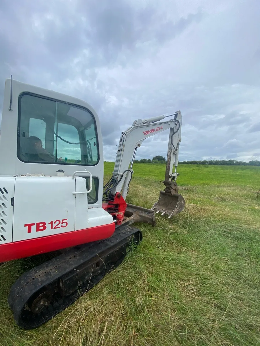 Takeuchi Mini Digger - Image 4