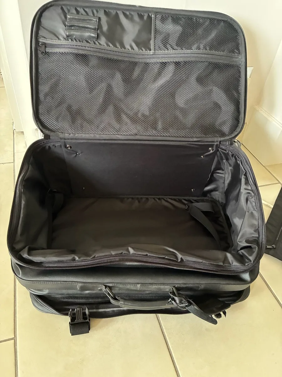 Exceptional Leather Travel Bag/ Suitcase - Image 3