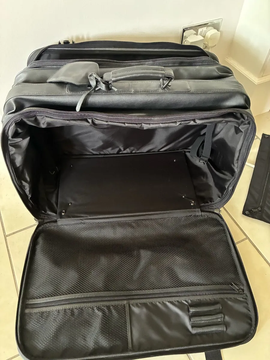 Exceptional Leather Travel Bag/ Suitcase - Image 4