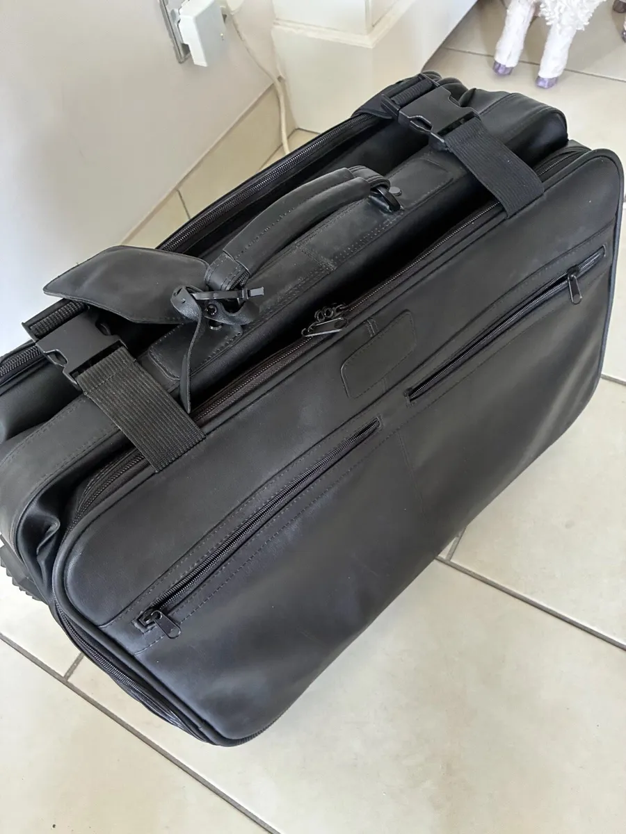 Exceptional Leather Travel Bag/ Suitcase - Image 1