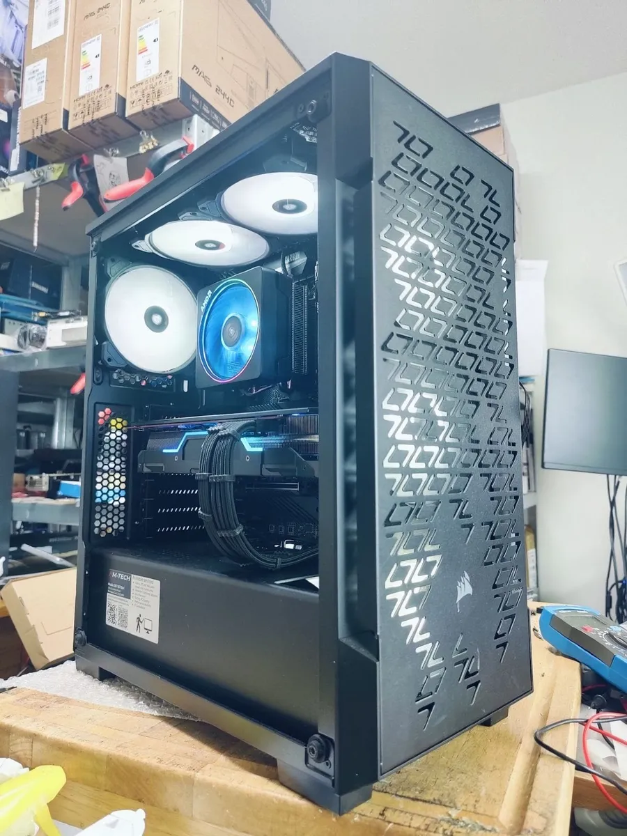 Custom Gaming PC Ryzen 7/32gb Ram/Radeon RX 5700 X - Image 1