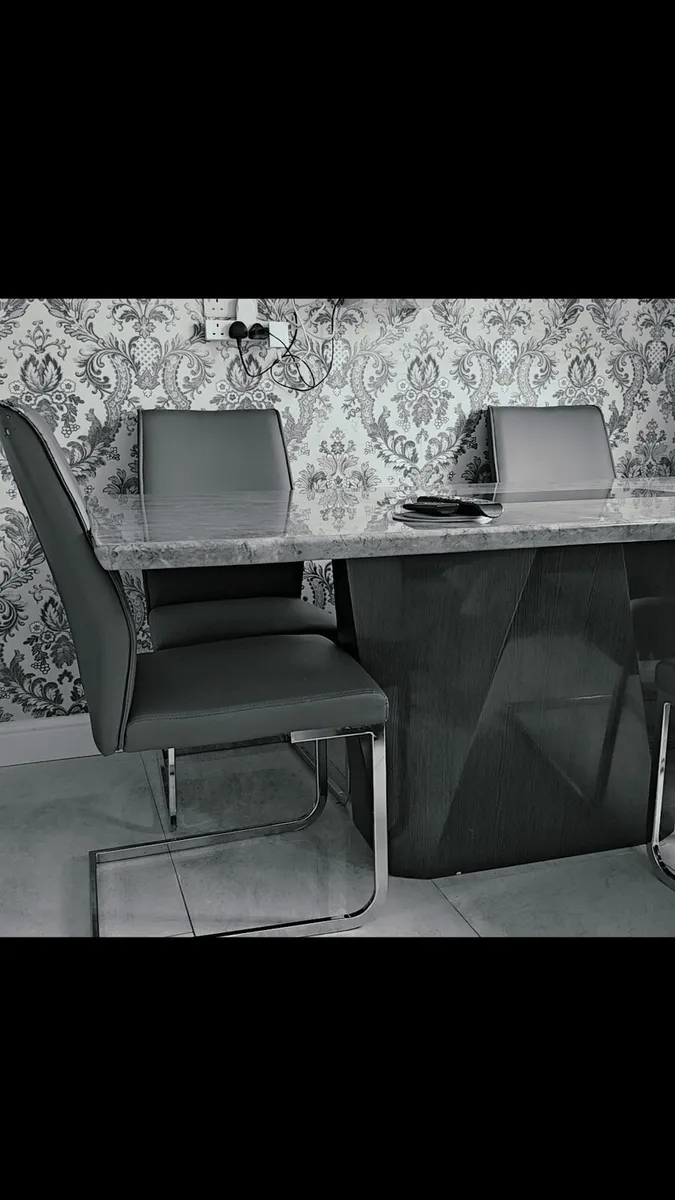 Dining table and chairs - Image 2