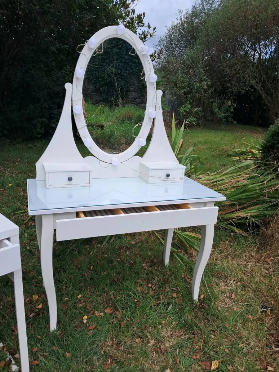 Bedroom furniture - Image 2