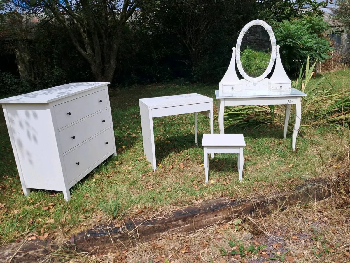 Bedroom furniture - Image 1