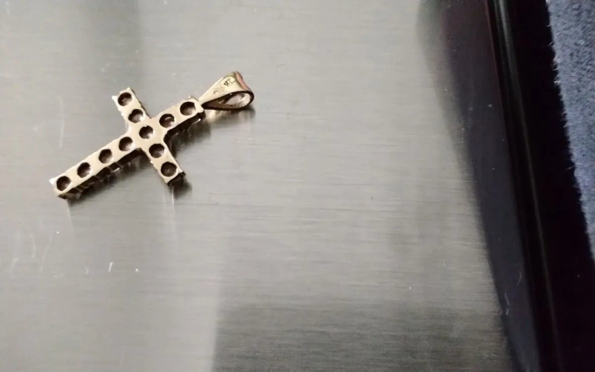 9ct yellow gold white topaz cross pendant - Image 3