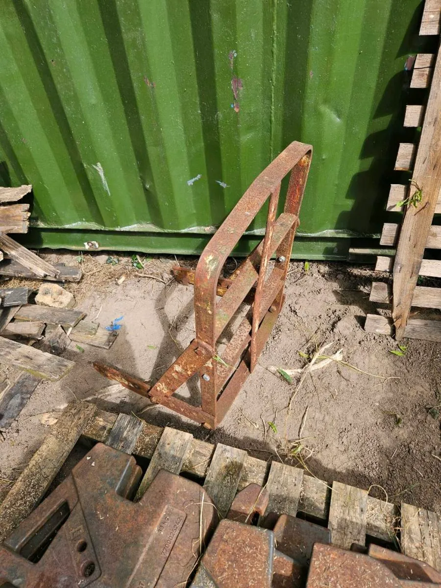 Quicke loader and Bracket Renault weights DB - Image 4