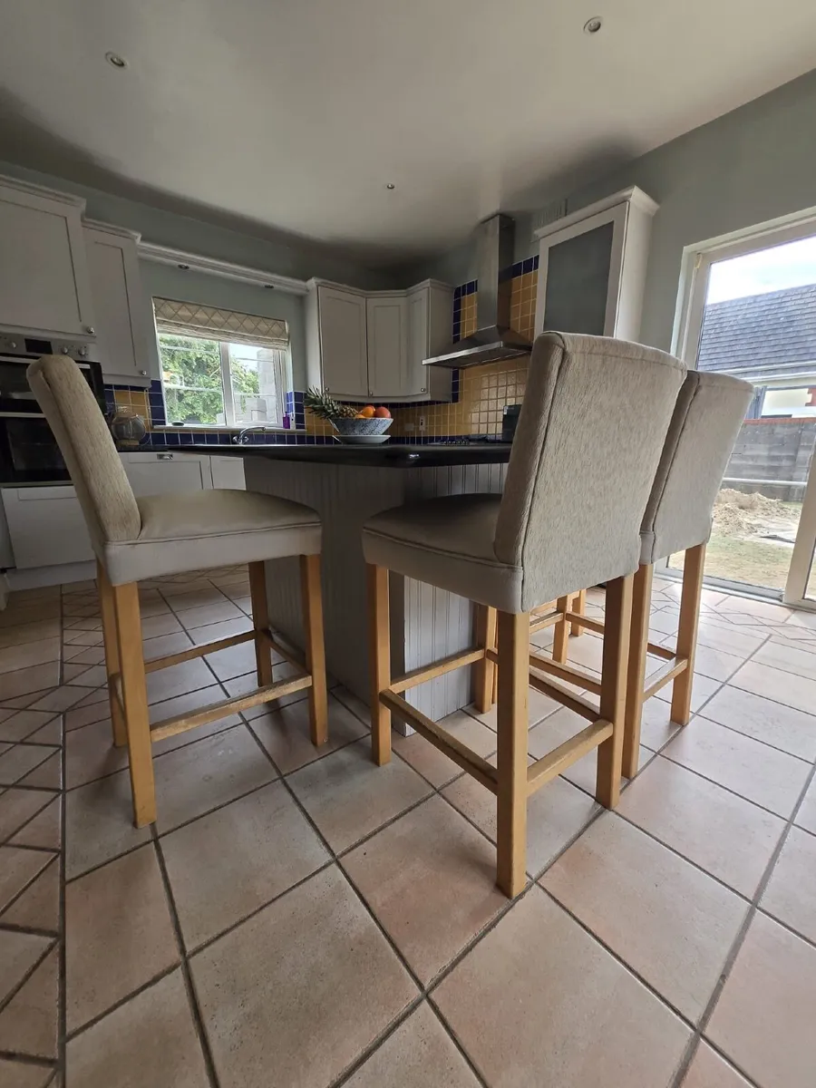 Complete maple painted shaker  Kitchen for Sale. - Image 1
