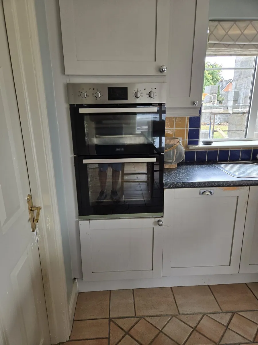 Complete maple painted shaker  Kitchen for Sale. - Image 2